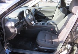 2022 Nissan Altima - Thumbnail 24