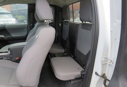 2020 Toyota Tacoma - Thumbnail 28