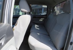 2015 Toyota Tacoma - Thumbnail 28