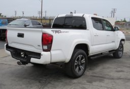2018 Toyota Tacoma - Thumbnail 7