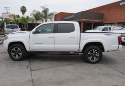 2018 Toyota Tacoma - Thumbnail 9