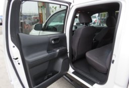 2018 Toyota Tacoma - Thumbnail 30