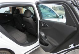 2020 Chevrolet Malibu - Thumbnail 23