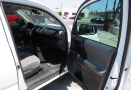 2018 Toyota Tacoma - Thumbnail 18