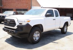 2018 Toyota Tacoma - Thumbnail 3