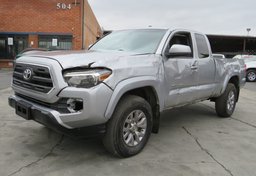 2017 Toyota Tacoma - Thumbnail 4