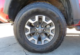 2019 Toyota Tacoma - Thumbnail 16