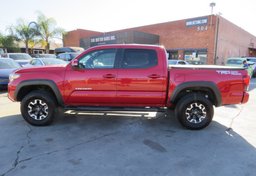 2019 Toyota Tacoma - Thumbnail 11