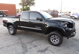 2017 Toyota Tacoma - Thumbnail 2