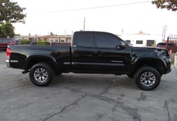 2017 Toyota Tacoma - Thumbnail 6