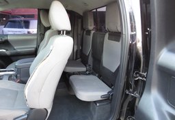 2017 Toyota Tacoma - Thumbnail 31