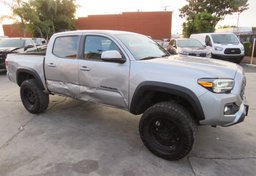 2020 Toyota Tacoma 4WD - Thumbnail 2