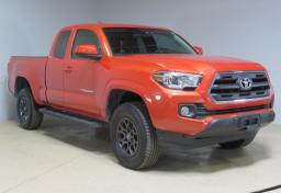 2016 Toyota Tacoma - Thumbnail 4