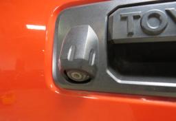 2016 Toyota Tacoma - Thumbnail 17