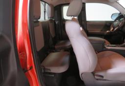 2016 Toyota Tacoma - Thumbnail 29