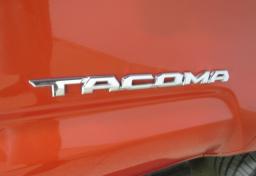 2016 Toyota Tacoma - Thumbnail 19