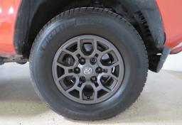 2016 Toyota Tacoma - Thumbnail 16