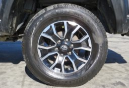 2020 Toyota Tacoma 4WD - Thumbnail 19