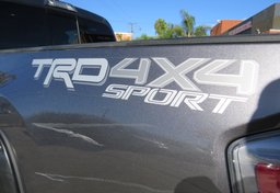 2020 Toyota Tacoma 4WD - Thumbnail 18