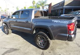 2016 Toyota Tacoma - Thumbnail 9