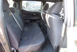 2016 Toyota Tacoma - Thumbnail 32