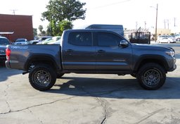 2016 Toyota Tacoma - Thumbnail 6