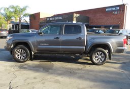 2017 Toyota Tacoma - Thumbnail 5