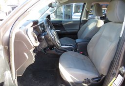 2017 Toyota Tacoma - Thumbnail 25