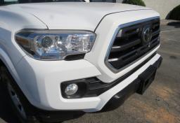 2019 Toyota Tacoma - Thumbnail 15