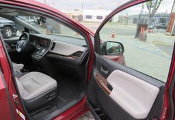 2015 Toyota Sienna - Thumbnail 21