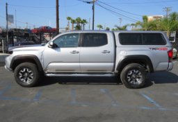 2017 Toyota Tacoma - Thumbnail 12