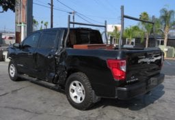 2018 Nissan Titan - Thumbnail 9