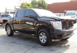 2018 Nissan Titan - Thumbnail 1