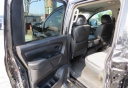 2018 Nissan Titan - Thumbnail 31