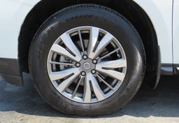 2020 Nissan Pathfinder - Thumbnail 17