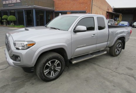 Picture of 2018 Toyota Tacoma