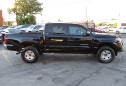 2020 Toyota Tacoma - Thumbnail 9