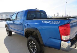 2016 Toyota Tacoma - Thumbnail 13