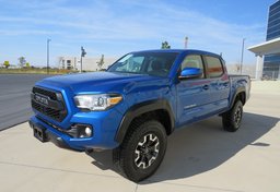2016 Toyota Tacoma - Thumbnail 2