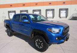 2016 Toyota Tacoma - Thumbnail 1