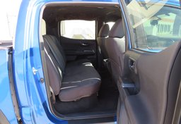 2016 Toyota Tacoma - Thumbnail 31