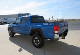 2016 Toyota Tacoma - Thumbnail 7