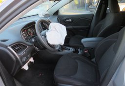 2020 Jeep Cherokee - Thumbnail 25