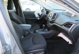 2020 Jeep Cherokee - Thumbnail 28