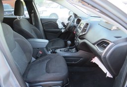 2020 Jeep Cherokee - Thumbnail 26