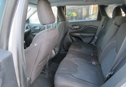 2020 Jeep Cherokee - Thumbnail 31