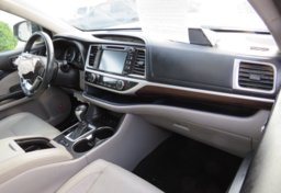 2016 Toyota Highlander - Thumbnail 16