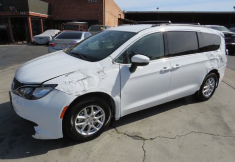 Picture of 2020 Chrysler Voyager