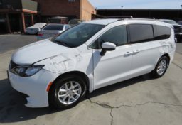 2020 Chrysler Voyager - Thumbnail 1