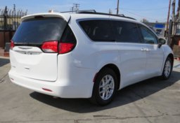 2020 Chrysler Voyager - Thumbnail 8